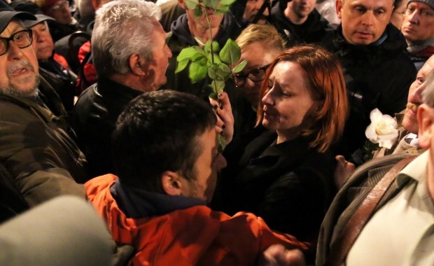 Szef MSWiA: Grupa ludzi chorych z nienawiści próbowała zablokować miesięcznicę 