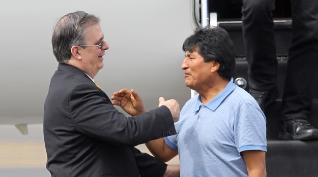 Szef MSZ Meksyku Marcelo Ebrard i Evo Morales /MARIO GUZMAN    /PAP/EPA