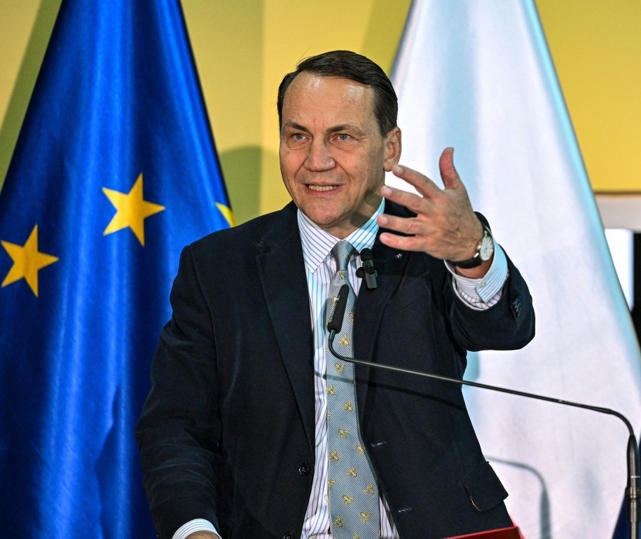 Szef MSZ Radosław Sikorski opublikował felieton na łamach "New York Times" /Darek Delmanowicz /PAP