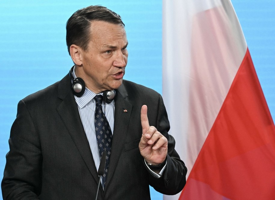 Szef MSZ Radosław Sikorski /RALF HIRSCHBERGER    /PAP/EPA