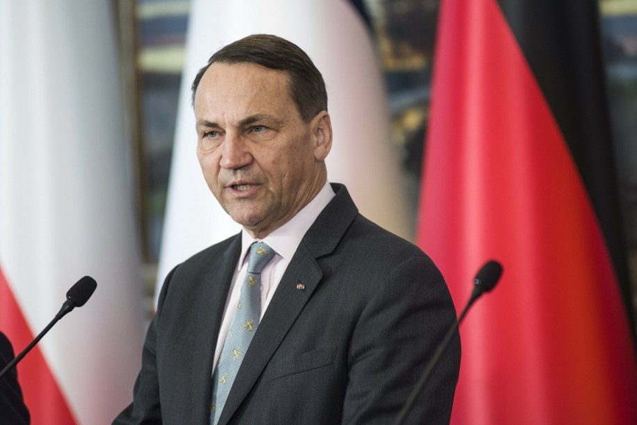 Szef MSZ Radosław Sikorski /Rex Features /East News