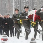Szef MSZ złożył wieńce na polskim cmentarzu w Bykowni 