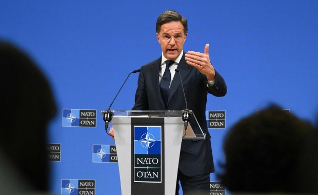 Szef NATO o większych wydatkach na obronność. "Złożyliśmy zobowiązanie"