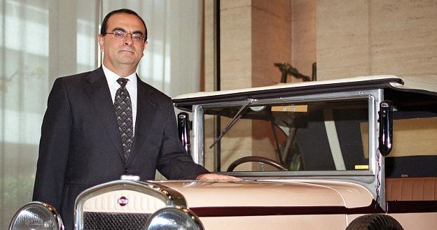 Szef Nissan Motor Carlos Ghosn i stary Datsun /Informacja prasowa