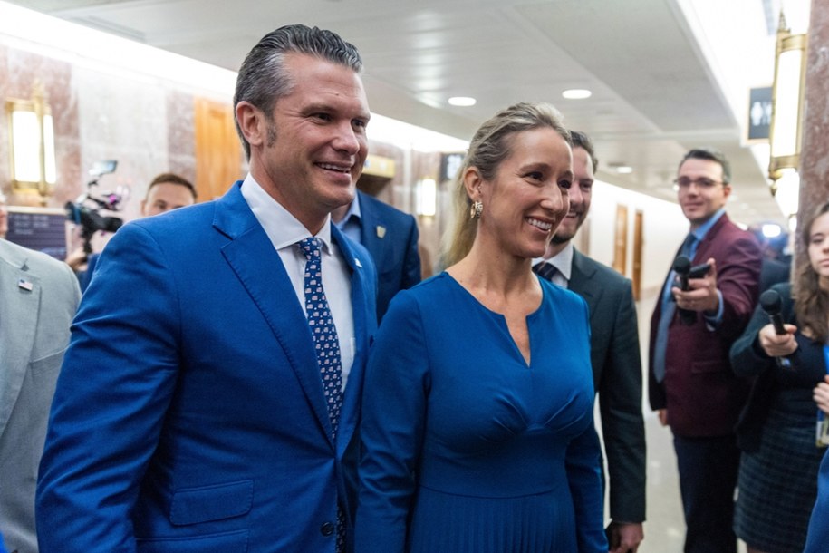 Szef Pentagonu Pete Hegseth z żoną, Jennnifer /SHAWN THEW    /PAP/EPA