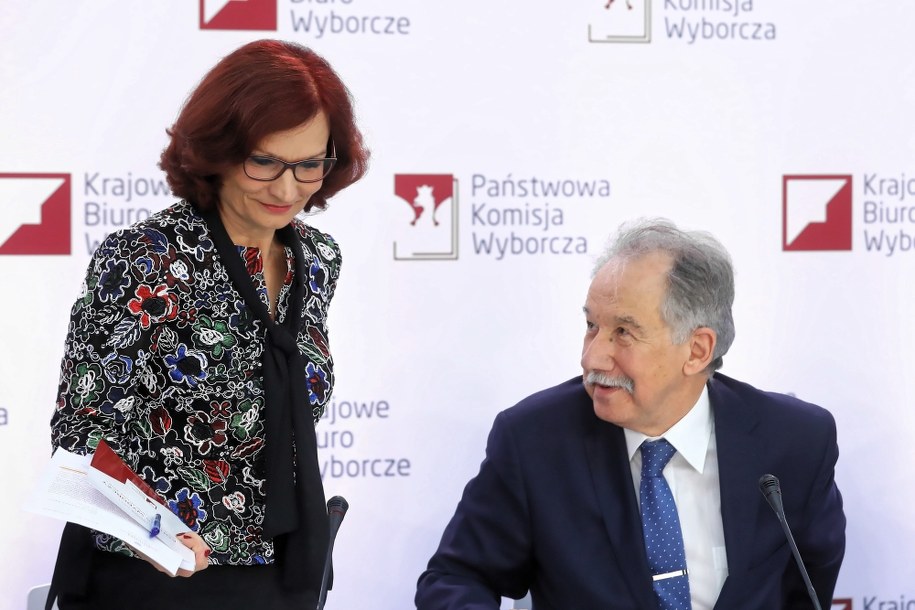Szef PKW Wojciech Hermeliński i sekretarz PKW, szefowa Krajowego Biura Wyborczego Magdalena Pietrzak /Rafał Guz /PAP