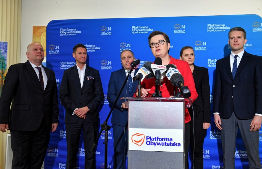 Szef PO Grzegorz Schetyna, przewodnicząca Nowoczesnej Katarzyna Lubnauer,  liderka stowarzyszenia Inicjatywa Polska Barbara Nowacka podczas spotkania wyborczego Choszcznie / 	Marcin Bielecki    /PAP