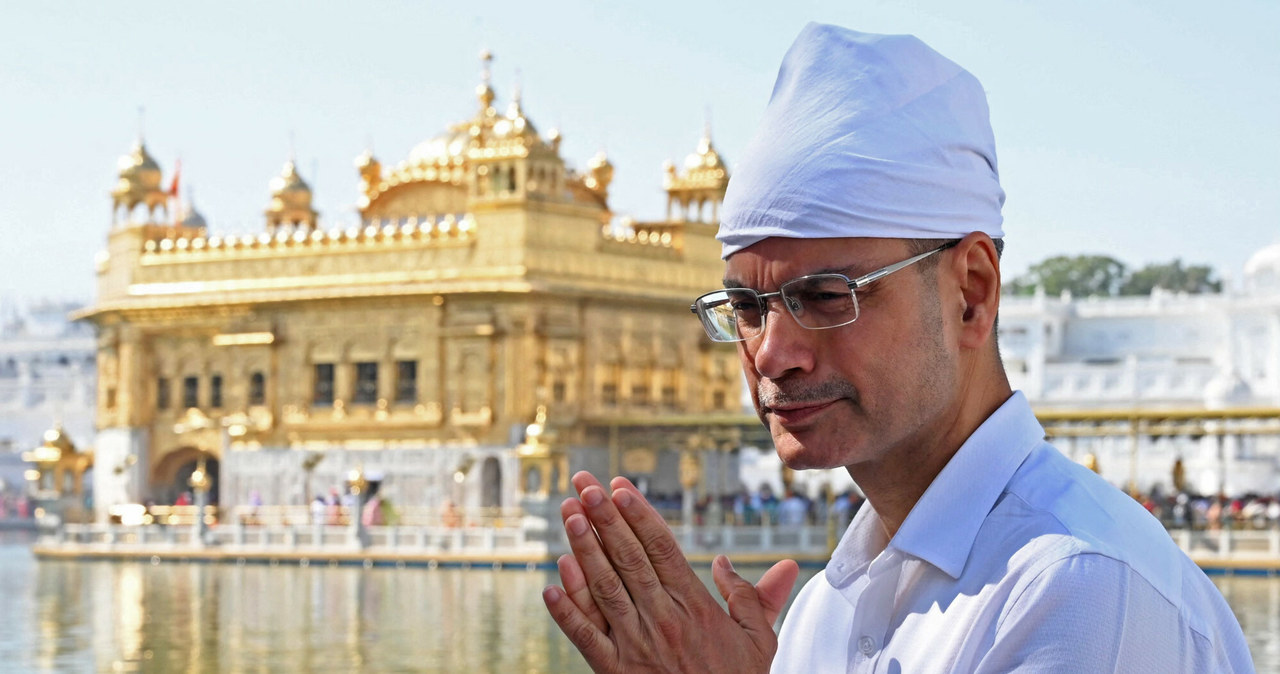 Szef policji indyjskiego stanu Pendżab, Gaurav Yadav w Złotej Świątyni w Amritsar 10 kwietnia 2023 r. (Foto Narinder NANU / AFP) /East News