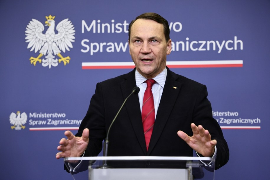 Szef polskiej dyplomacji Radosław Sikorski /Anita Walczewska/East News /East News