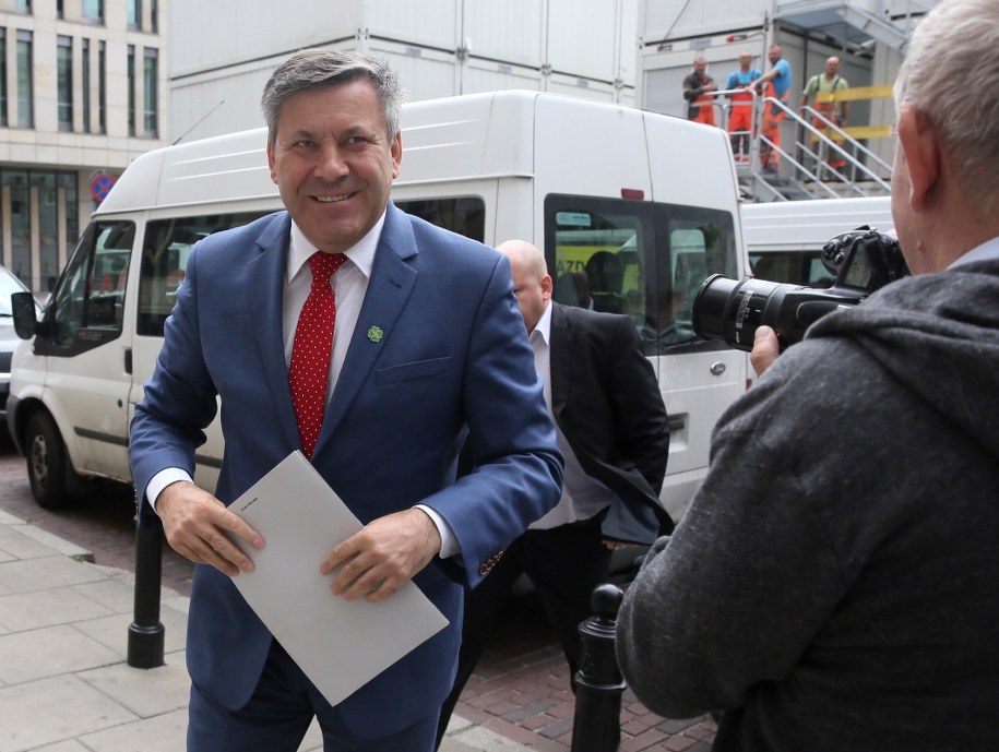 Szef PSL Janusz Piechociński w drodze na obrady Rady Naczelnej partii /Tomasz Gzell /PAP