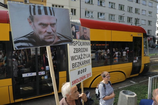 Szef Rady Europejskiej Donald Tusk stawił się w warszawskiej prokuraturze na przesłuchanie dotyczące niedopełnienia obowiązków /Tomasz Gzell /PAP