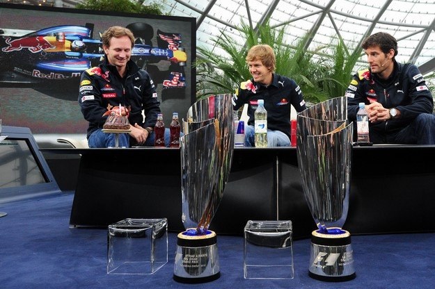 Szef Red Bulla, Christian Horner i obaj kierowcy /AFP