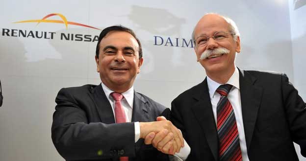 Szef Renault-Nissan Alliance Carlos Ghosn (z lewej) prezes Daimler AG Dieter Zetsche /AFP