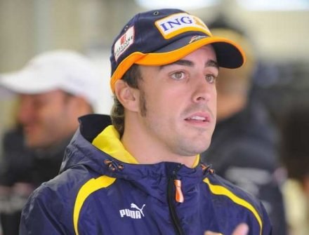 Szef Renault żałuje, że straci Fernando Alonso /AFP
