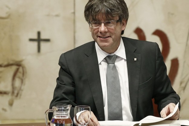 Szef rządu autonomicznego Katalonii Carles Puigdemont. /ANDREU DALMAU /PAP/EPA