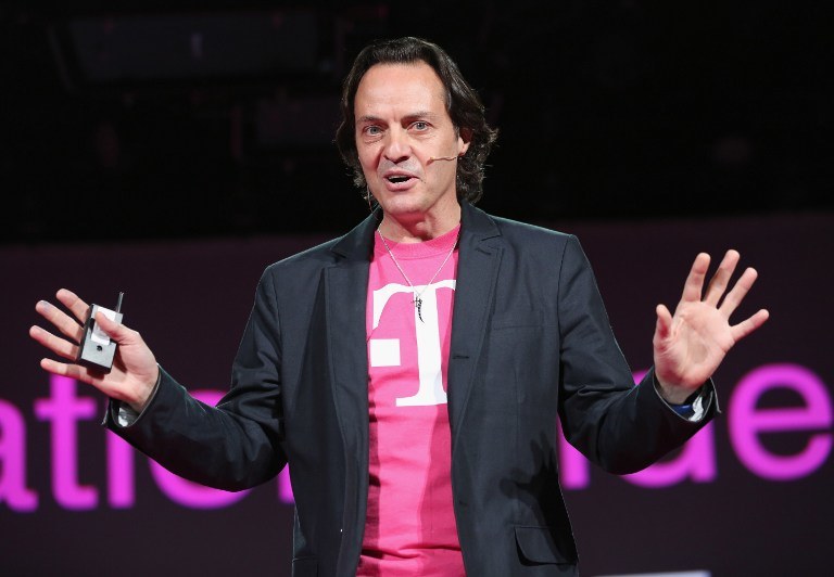 Szef T-Mobile USA, John Legere, podczas konferencji prasowej zapowiadającej nowe "umowy" obowiązujące w amerykańskim T-Mobile /AFP