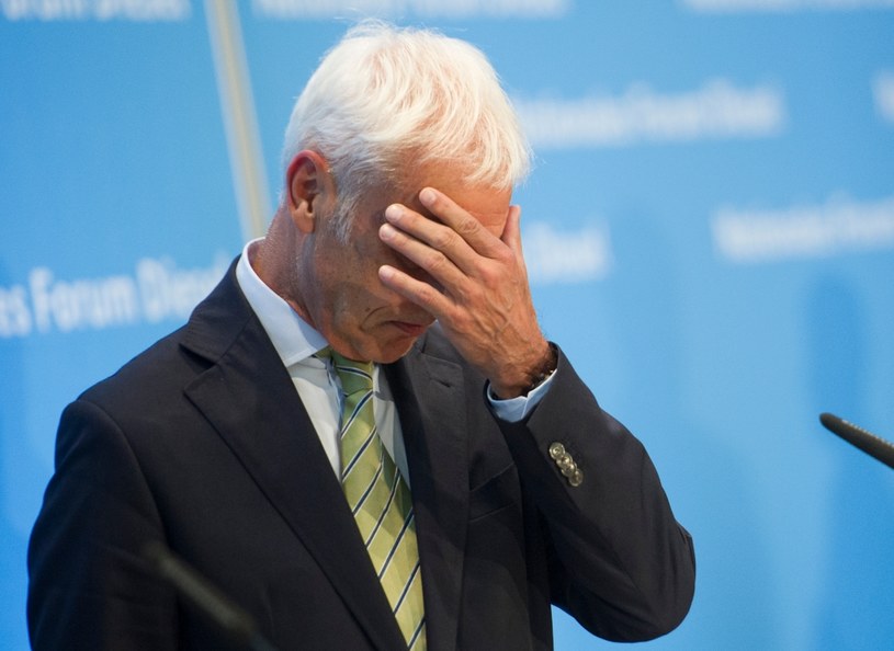 Szef Volkswagena Matthias Mueller na zorganizowanej przez niemiecki rząd konferencja o dieslach w sierpniu zeszłego roku nie miał wesołej miny /Getty Images