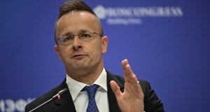 Szef węgierskiego MSZ ostro o szefie NATO: Wbił nóż w plecy