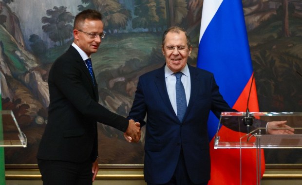 Szef węgierskiego MSZ "uchem Ławrowa". Tusk: Od dawna mamy co do tego podejrzenia