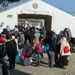 Szef węgierskiego MSZ: Wiedeń ws. uchodźców myli "solidarność z głupotą"