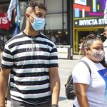 Szefowa CDC: Zaszczepieni powinni nosić maski na obszarach o dużej transmisji wirusa