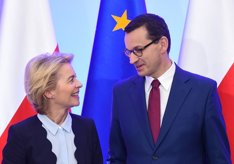 Szefowa KE Ursula von der Leyen i premier Mateusz Morawiecki /JANEK SKARZYNSKI / AFP /AFP