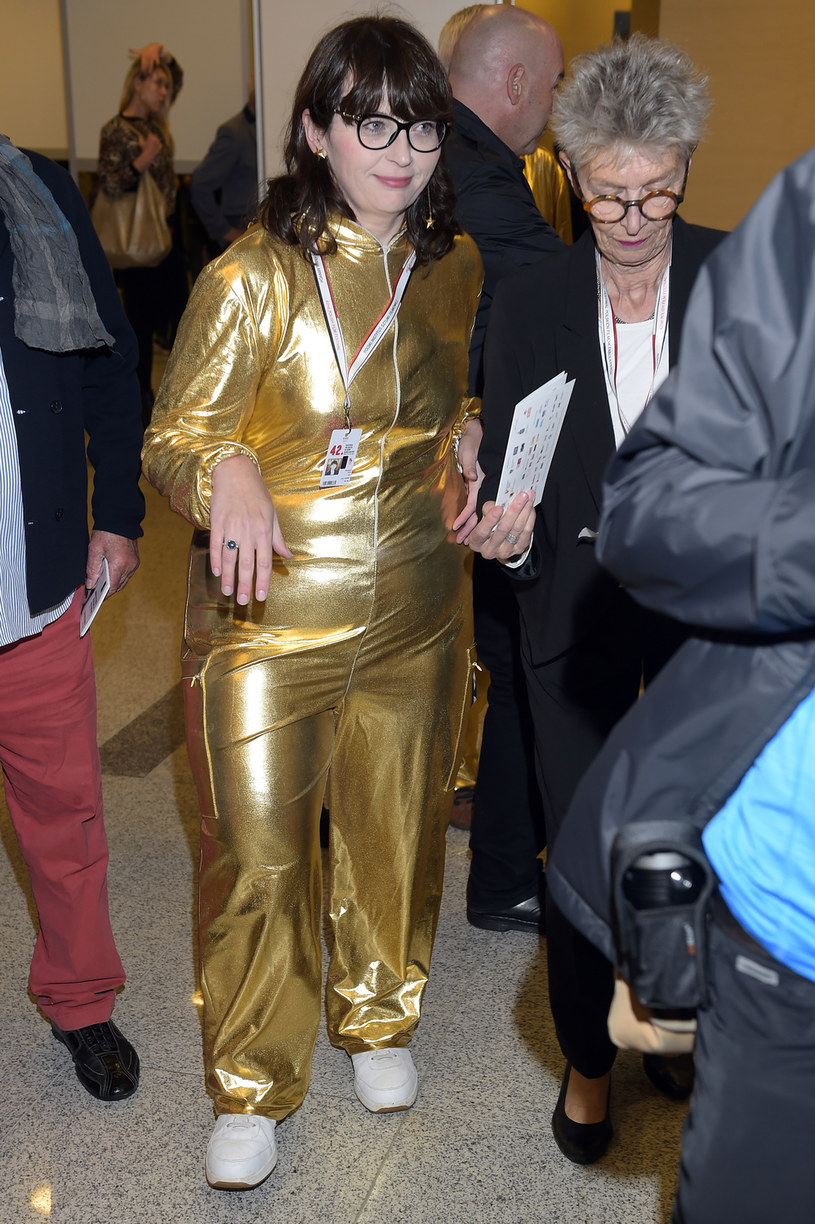 Szefowa PISF Magdalena Sroka cała w złocie na otwarciu festiwalu w Gdyni /AKPA