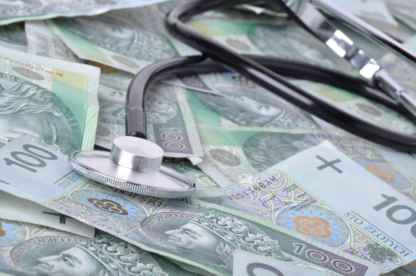 Szefowie placówek medycznych w Małopolsce zarabiają co miesiąc powyżej 18 tys. zł /123RF/PICSEL