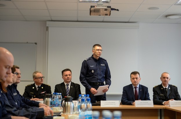 Szefowie służb i minister Błaszczak podczas odprawy /PAP/Marcin Obara /PAP
