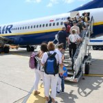 Szelki wystawały z plecaka, Ryanair pobrał opłatę. Prawnik komentuje