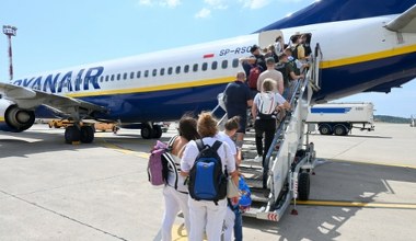 Szelki wystawały z plecaka, Ryanair pobrał opłatę. Prawnik komentuje
