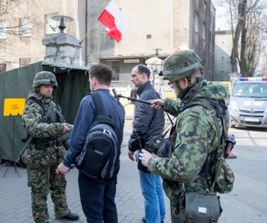 Szeremietiew: Potrzebny system, w którym każdy z obywateli przechodzi szkolenie wojskowe