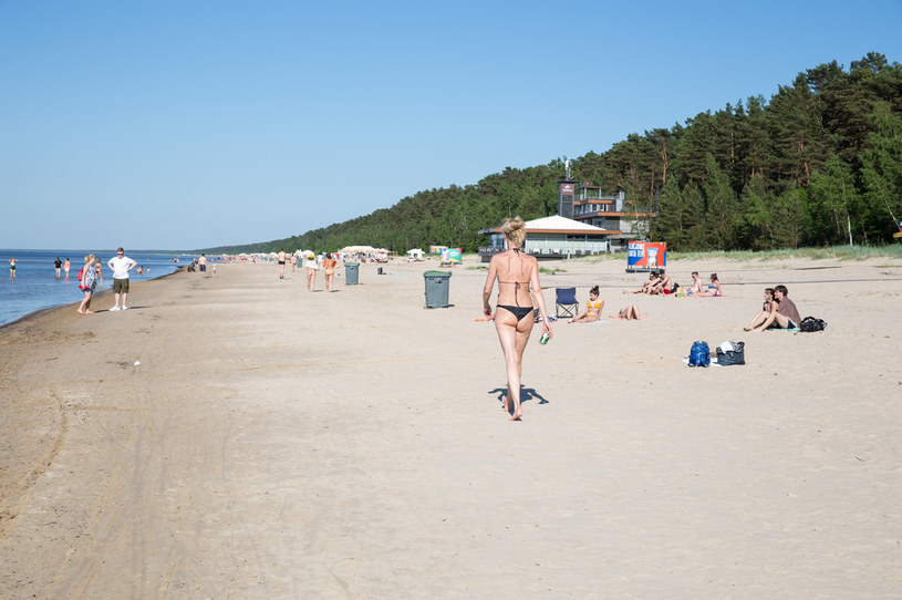 Szerokie i piaszczyste plaże to jedna z zalet wakacji w Rumunii /123RF/PICSEL
