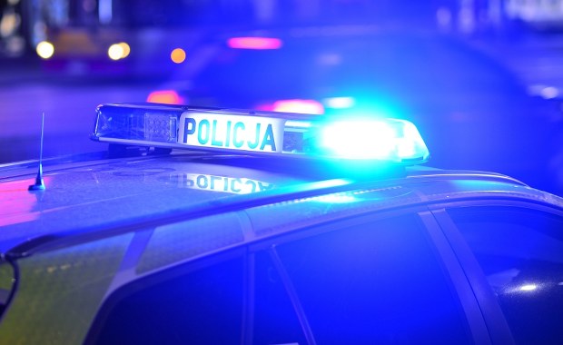 Sześć osób rannych, w tym policjanci. Pościg i dachowanie