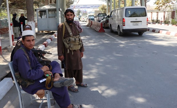 Sześć samolotów nie może wylecieć. Kongresmen: Talibowie wzięli zakładników