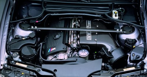 Sześciocylindrowy silnik 3.2 miał problemy z trwałością panewek korbowodowych. Usunięto je w 2003 r. /BMW
