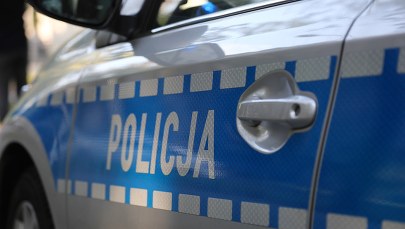 ​Sześciolatek i dwulatek przy ruchliwej drodze. Pomogli policjanci