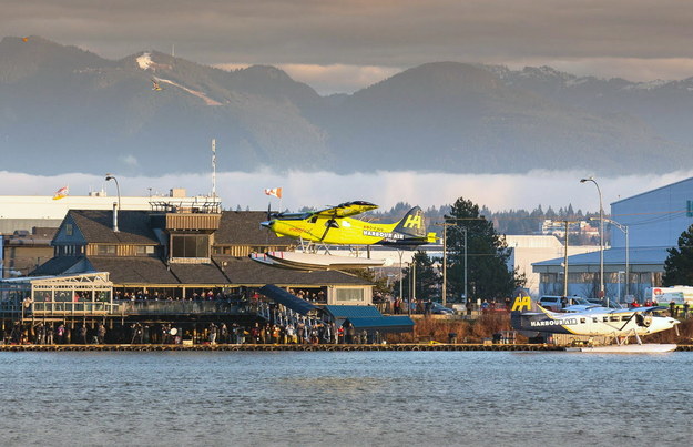 Sześcioosobowy hydroplan DHC-2 de Havilland Beaver wyposażony został w silnik elektryczny o mocy 750 koni mechanicznych /Harbour Air Group HANDOUT  /PAP/EPA