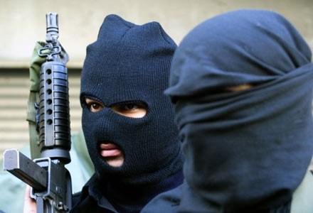 Szin Bet ostrzega przed terrorystami wykorzystującymi portale społecznościowe /AFP