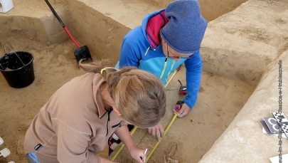 Szkielety niemowląt w średniowiecznym "domu zmarłych"