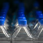 Szklana butelka mniej zdrowa niż plastik? Naukowcy zaskoczeni nową analizą