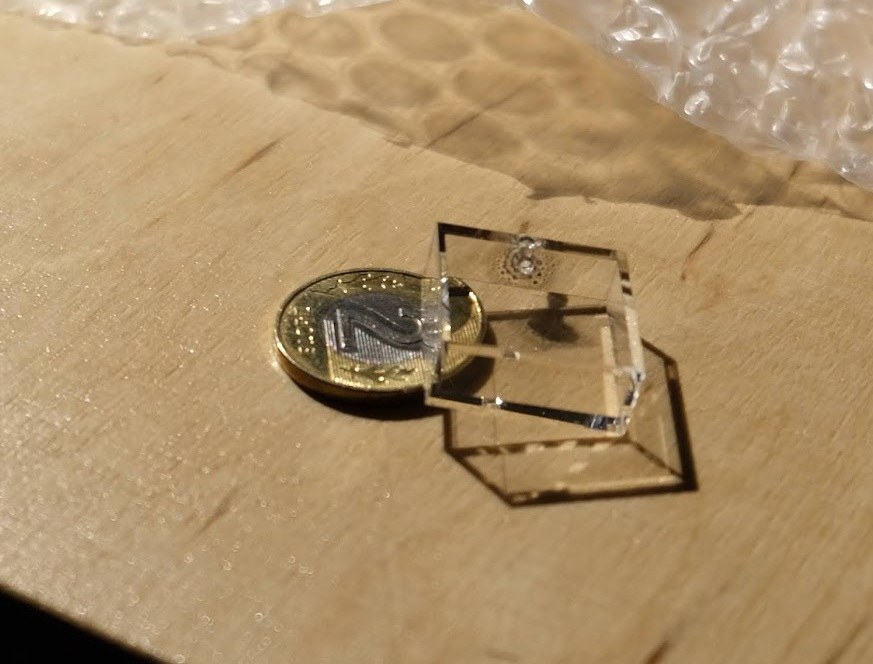 Szklana komórka z rubidem – miniaturowa antena przyszłości /fot. Michał Parniak, Uniwersytet Warszawski /Materiały prasowe