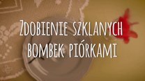 Szklane bombki z piórkami