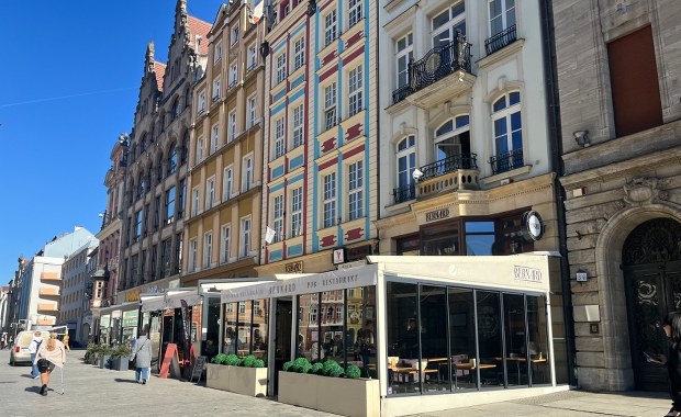 Szklane ogródki znikną z wrocławskiego Rynku? Miasto grozi karą finansową