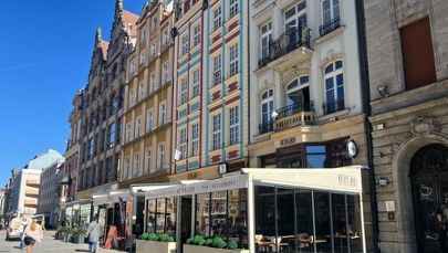 Szklane ogródki znikną z wrocławskiego Rynku? Miasto grozi karą finansową