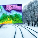 Szklanka na drogach i silny wiatr. Polska zalana alertami