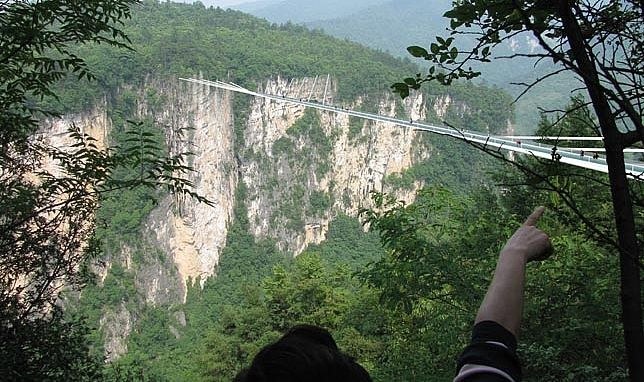 Szklany most nad kanionem Zhangjiajie będzie najdłuższy na świecie /fot. Haim Dotan /materiały prasowe
