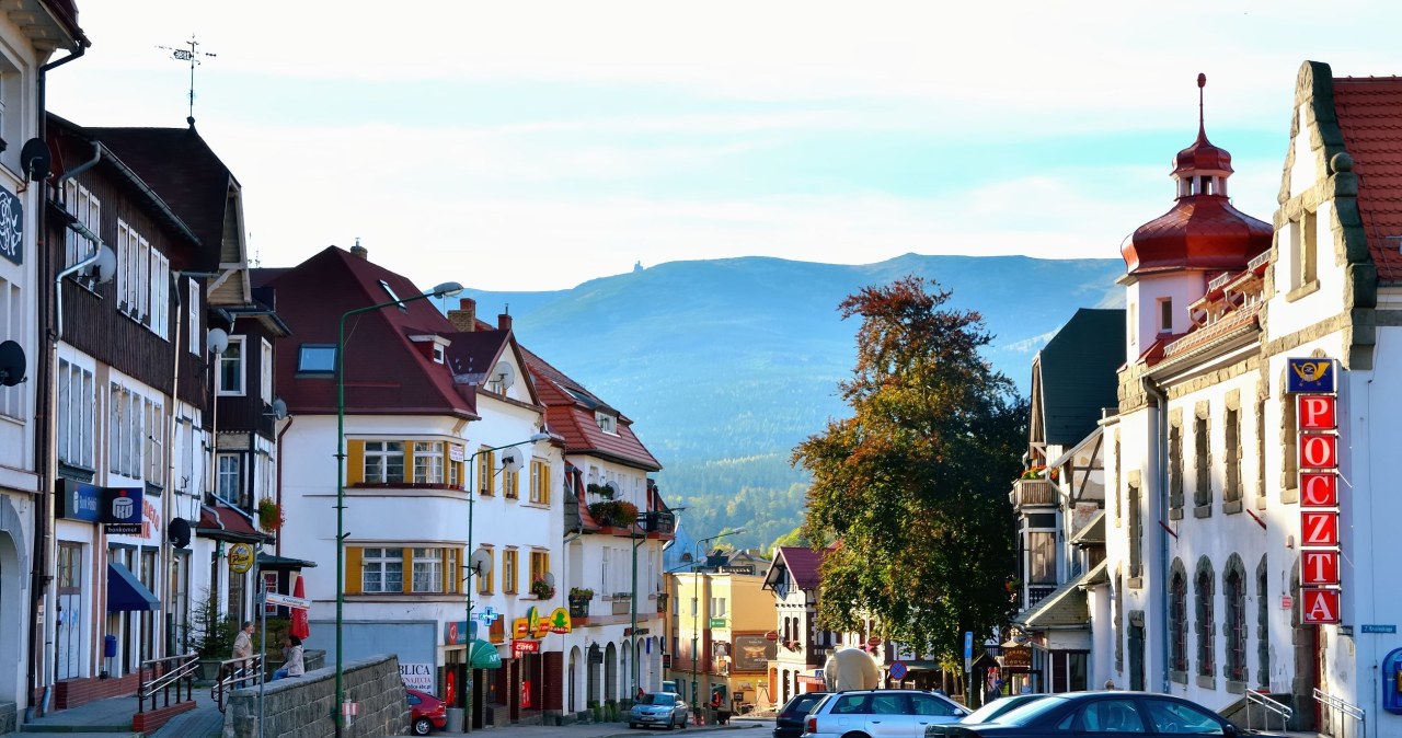 Szklarska Poręba to jedna z nielicznych miejscowości w Polsce, gdzie zanotowano realny spadek cen. /123RF/PICSEL