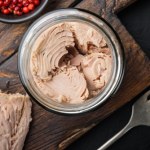 Szkło lub plastik w produkcie rybnym. Ostrzeżenie GIS