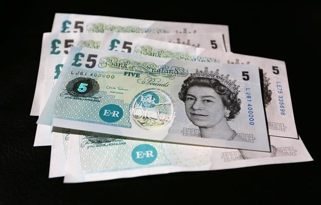 Szkocki Clydesdale Bank wyemitował plastikowy banknot 5-funtowy /Getty Images/Flash Press Media